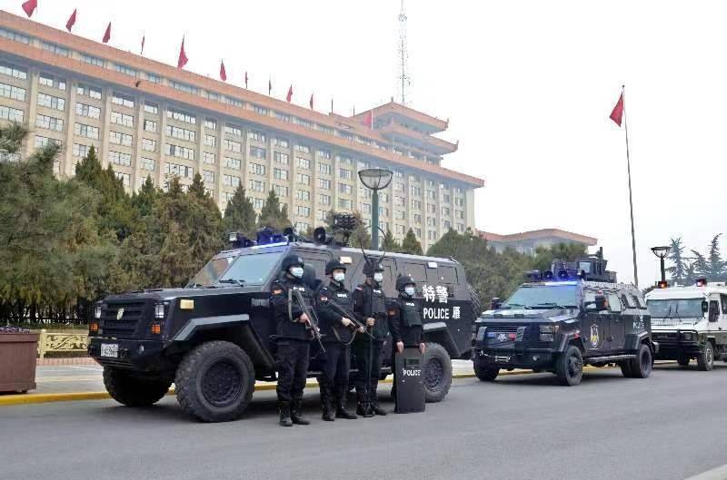 飒 西安警方强化春节期间全市巡逻防控工作