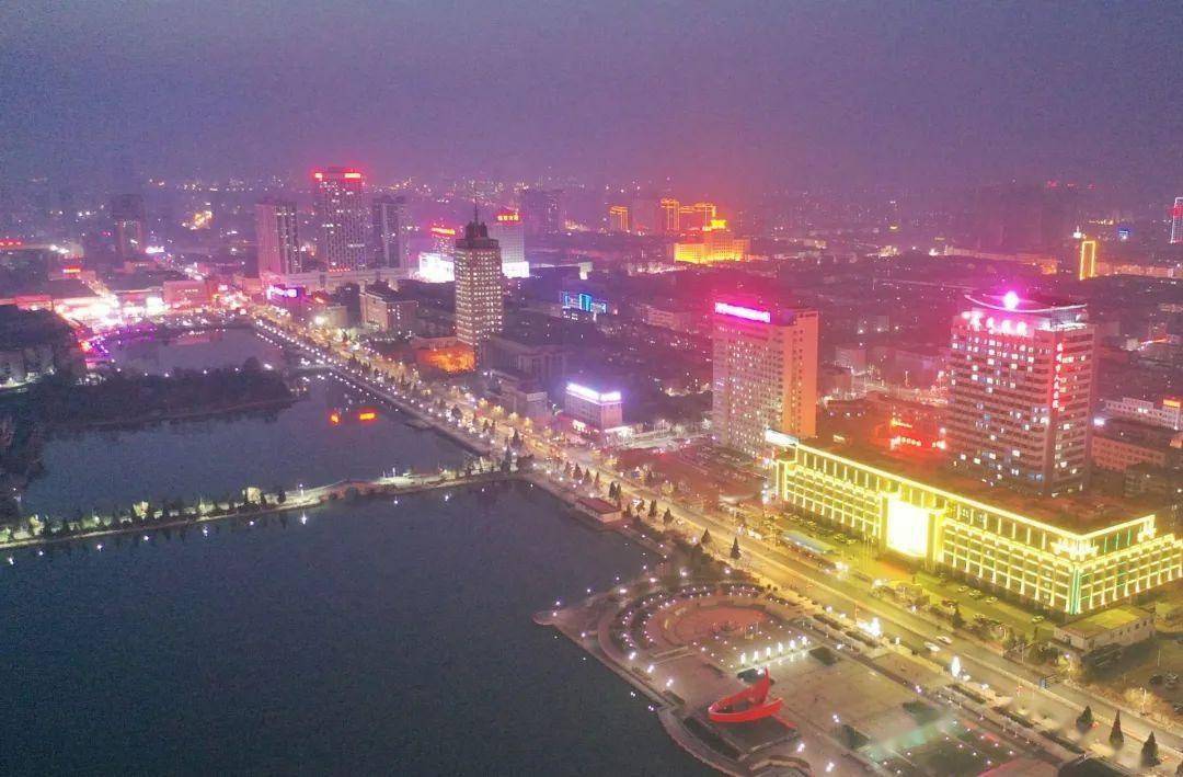 新春走基层 | 航拍除夕夜德州中心城区,灯光璀璨,流光溢彩!