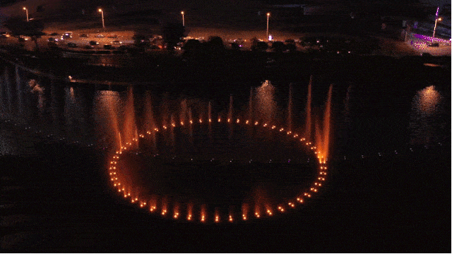 灯光、音乐，样样都浪漫 梅溪湖音乐喷泉陪您过新年