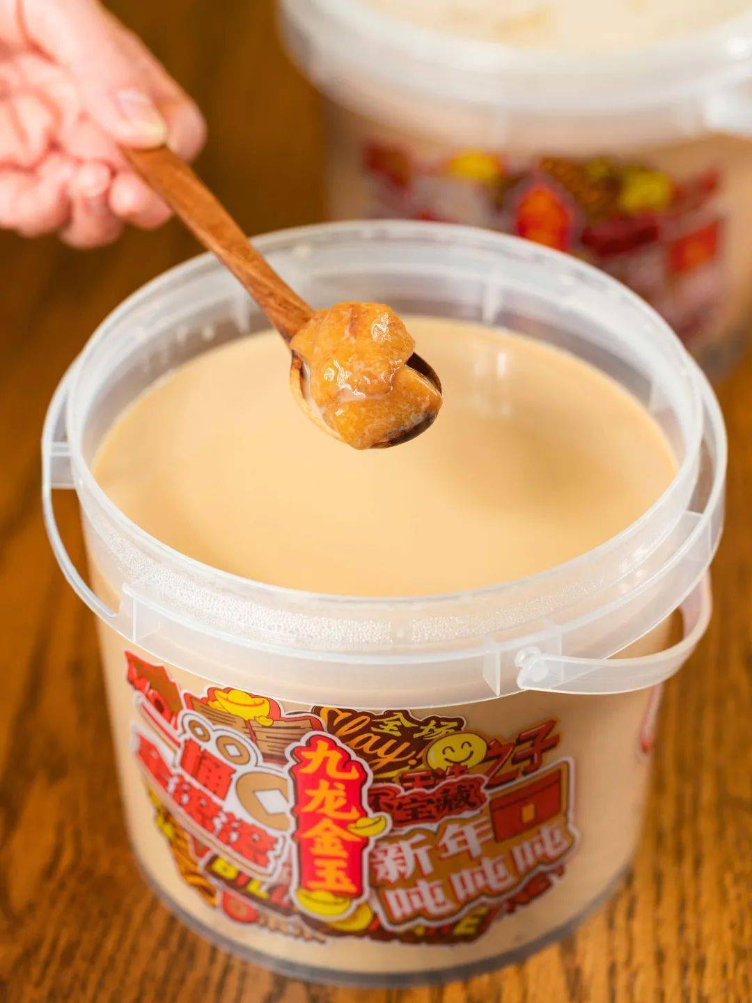 肯德基新桶限量来袭399元就能喝到15l巨巨巨大奶茶桶