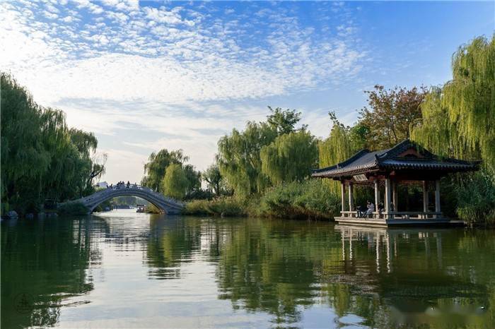 春天走进济南大明湖名人雅士的聚集之地自然景色秀美