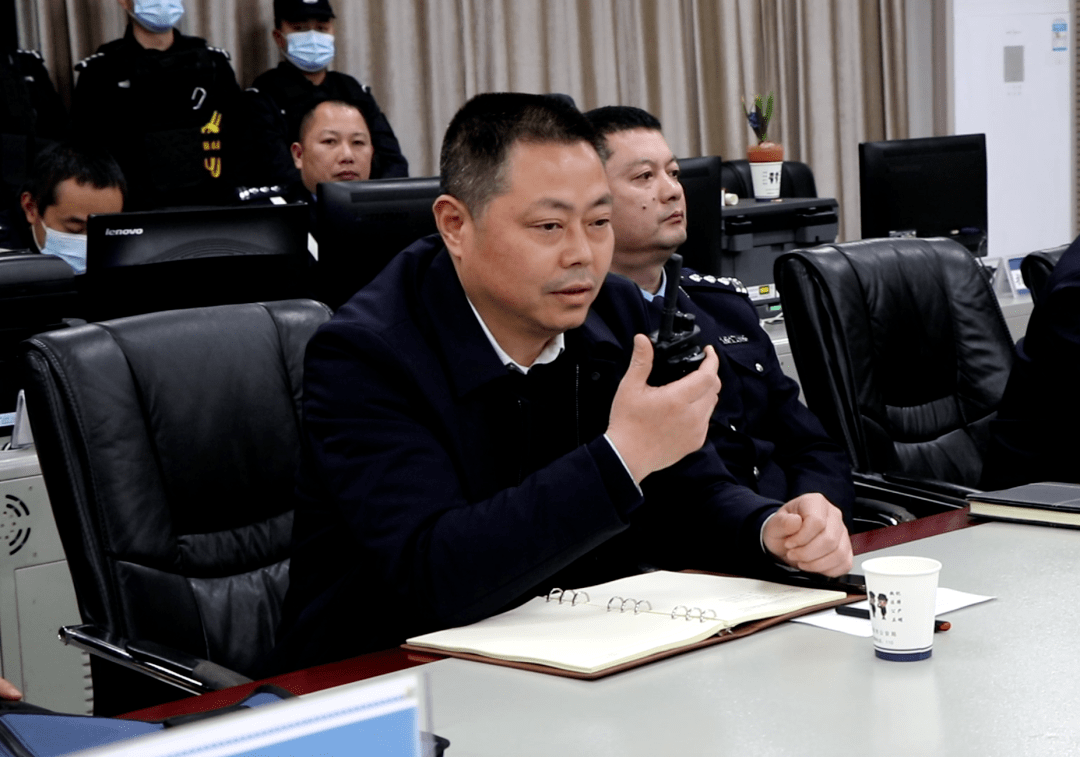 湘西出动警力800余名,对洗浴按摩场所,酒吧,旅馆清查,多人被带走.