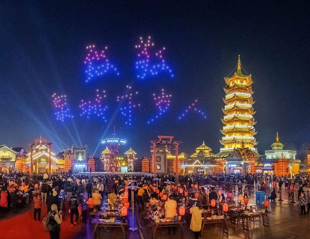在2021的新年,方特东方神画斥巨资打造园区灯光亮化,春节主题彩灯
