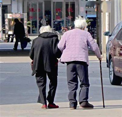 过年了,送给辛苦一辈子的爸妈!_父母