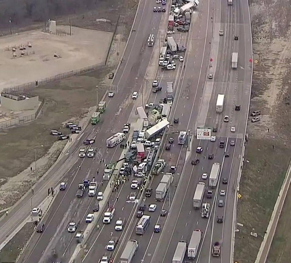惨烈!美国高速发生重大交通事故:133辆车连环相撞,6人死亡65人伤(图)