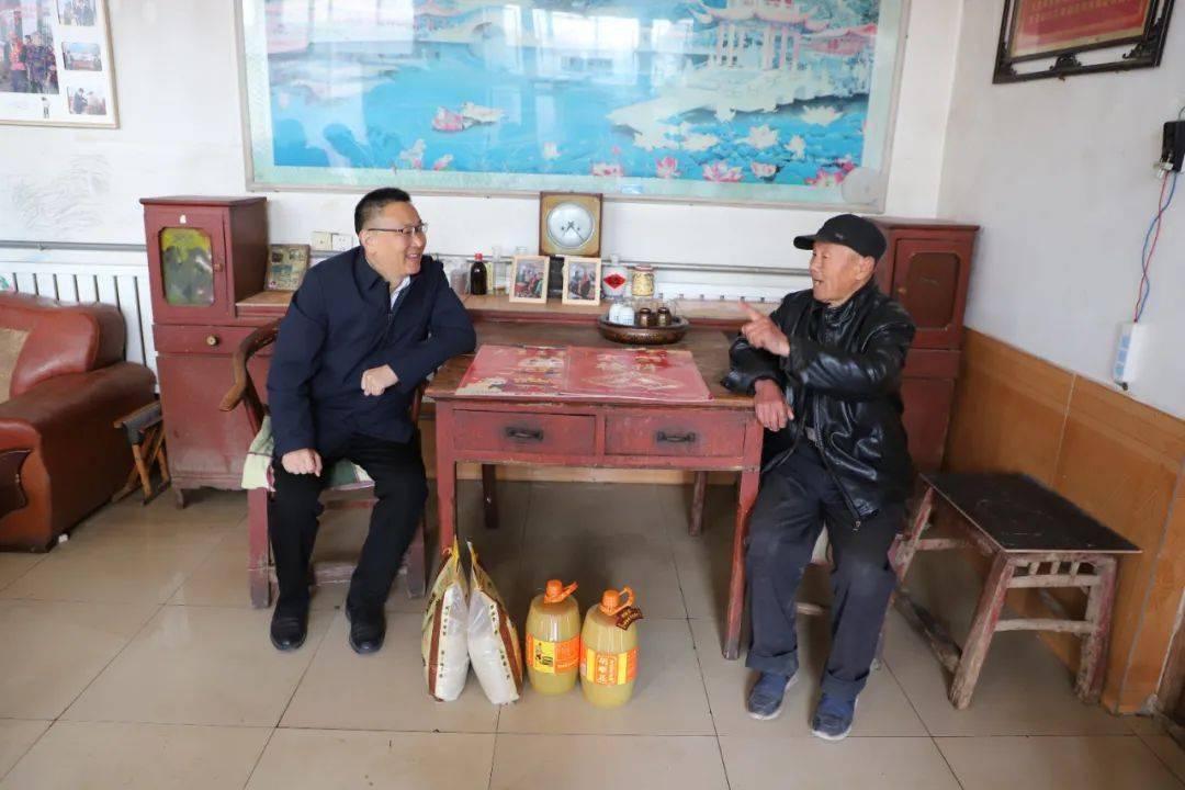 商河县玉皇庙镇为上楼群众发肘子两万斤835个肘子