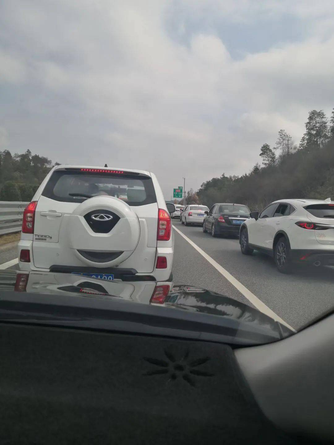 大年初二赣县各路上演大堵车现场照片震撼来袭