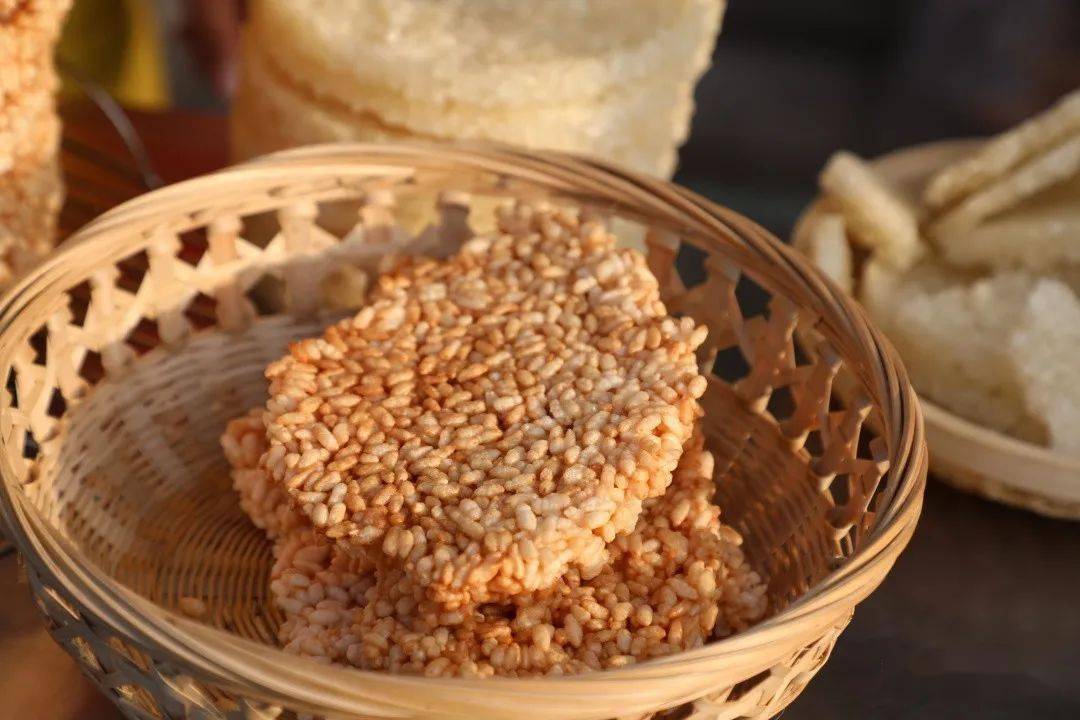 嘎嘣,嘎嘣脆傣族米花吃起来!