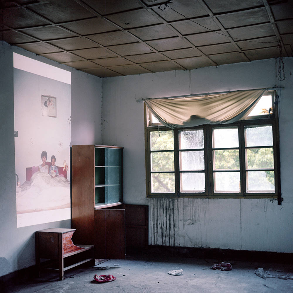 90年代也是飞鸾镇最辉煌的时代,军区基地的成立给整个小镇注入了年轻