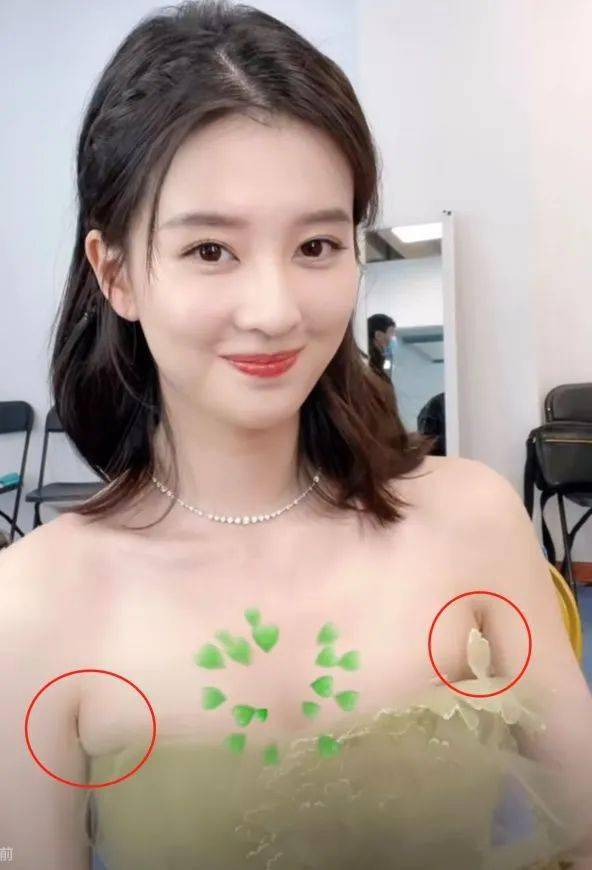 但是,在视频中可以看见乔欣胸部两侧明显的赘肉,略显尴尬.