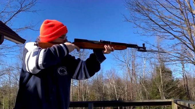 老外钟爱的56式半自动步枪曾是中国伞兵专用枪支