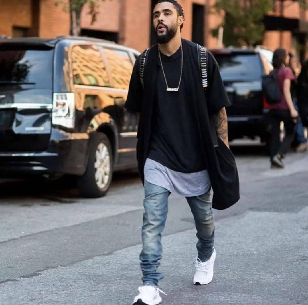 jerryxyeezyqntm打工人jerry的一天首款合作球鞋的秘密全在这支宣传片