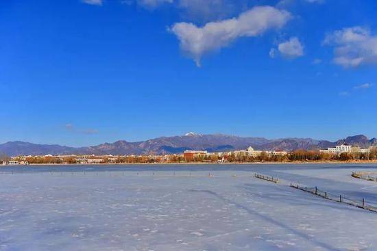 牛年春节 北京延庆首现“海陀戴雪”