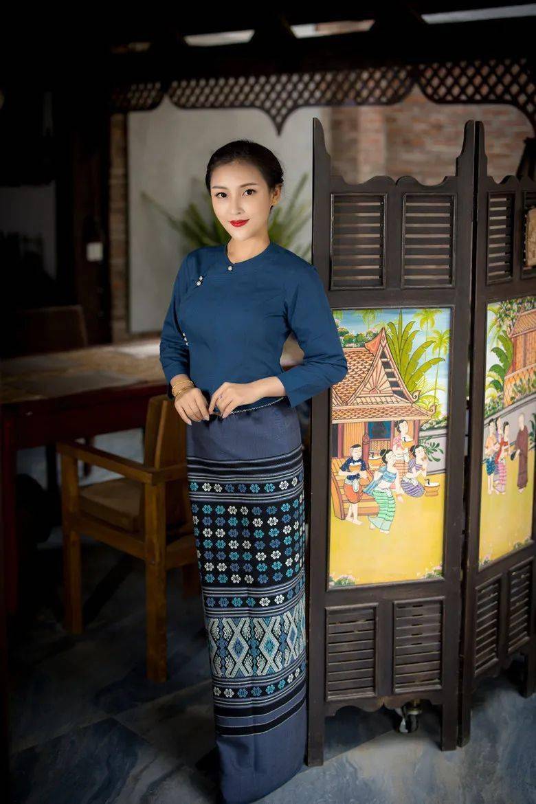 大气雅致春光乍暖,雅致复古的传统傣族工装,大气的纹理,不经意间的