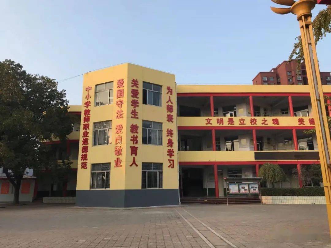 新年新打算南街学校立德树人扣好人生第一粒扣子