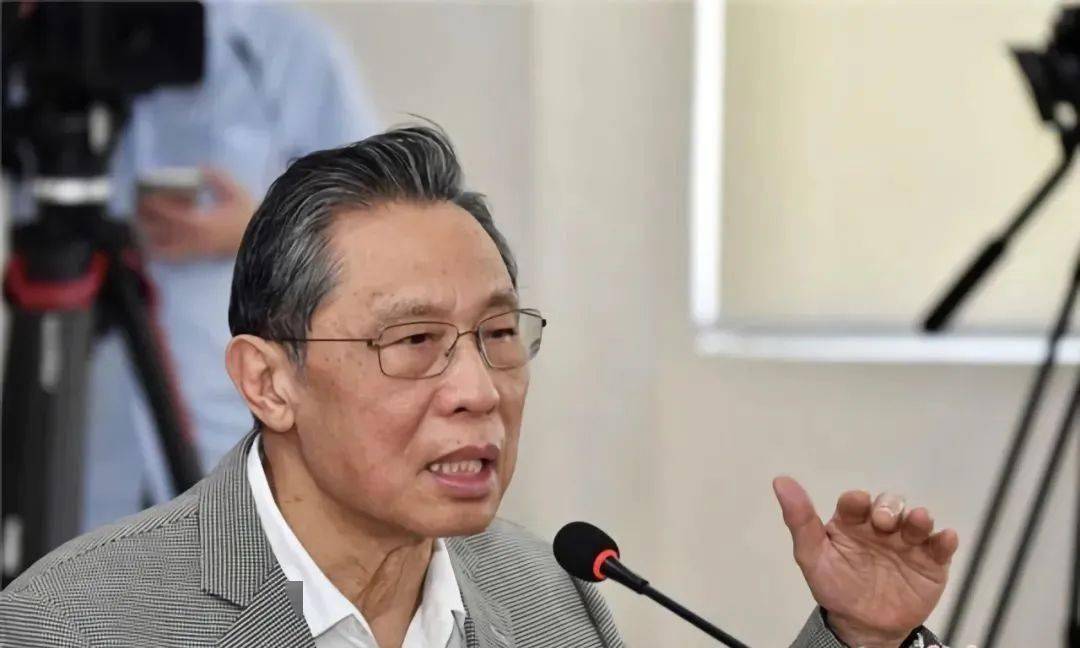 畅销书作家何权峰曾在书中讲过一个故事