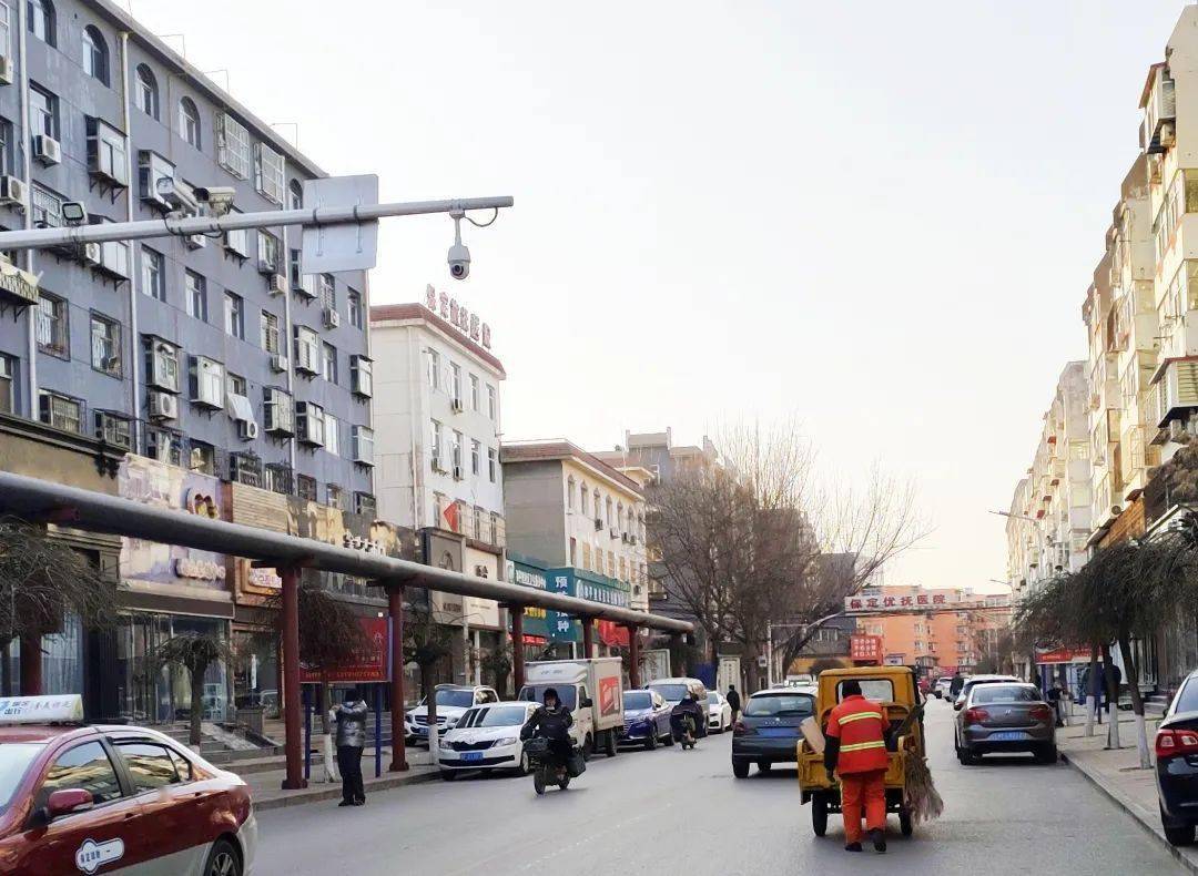 双彩街东连市府前街,西至环城西路,街西段南通帅府胡同和双井胡同,北