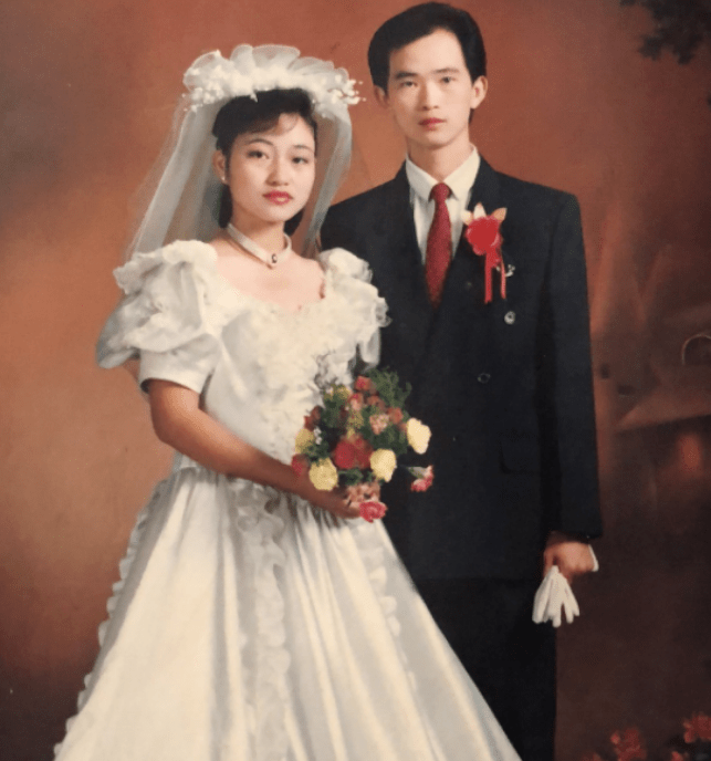 看完你好李焕英带你翻翻老照片渐老去的父母也曾风华正茂