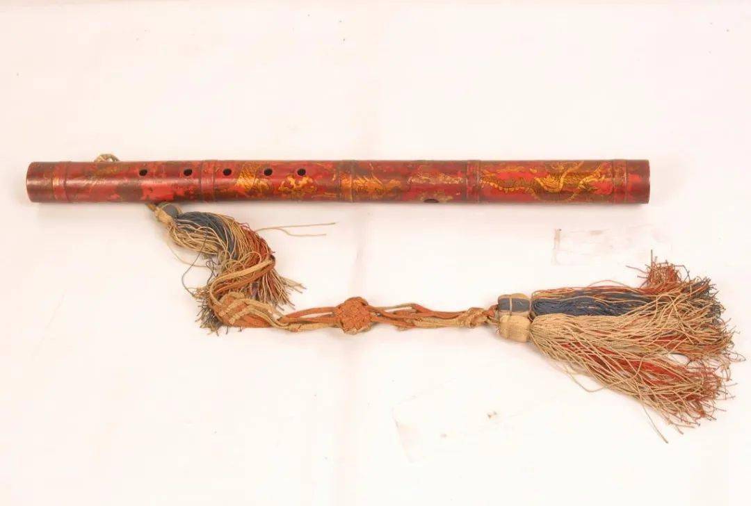 清中和韶乐之朱漆云龙箎箎,为古老的横吹竹管乐器.竹,漆制成.