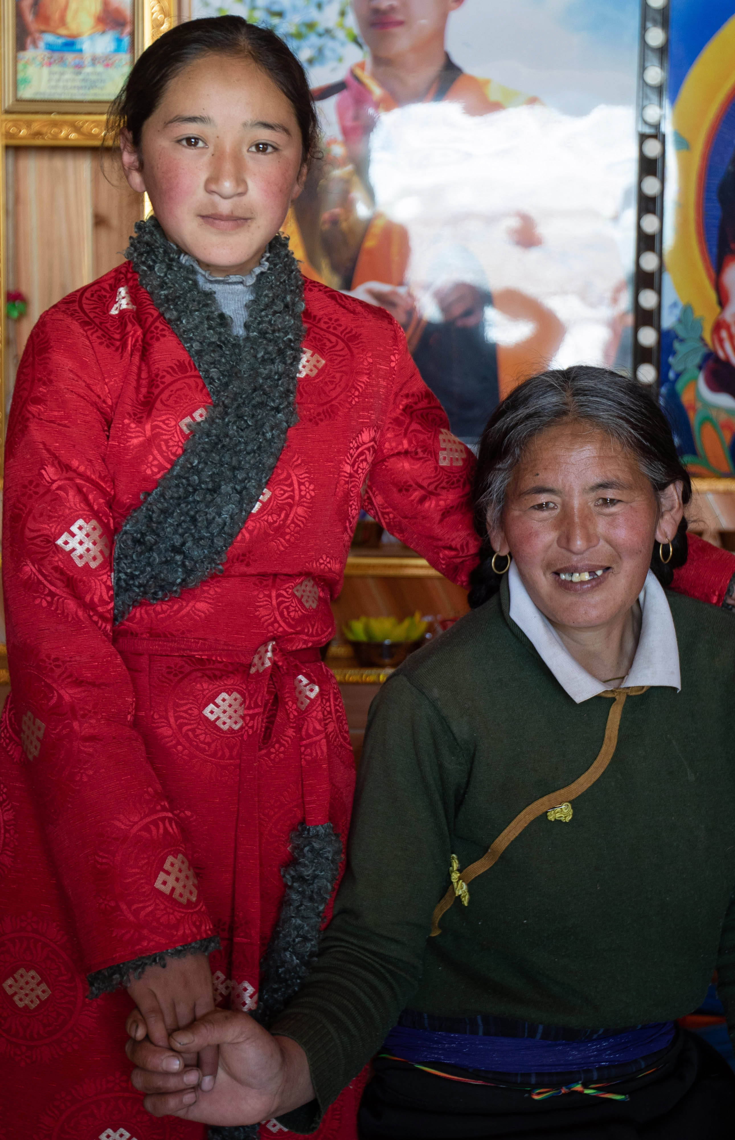 四川:冬季牧场上的孩子