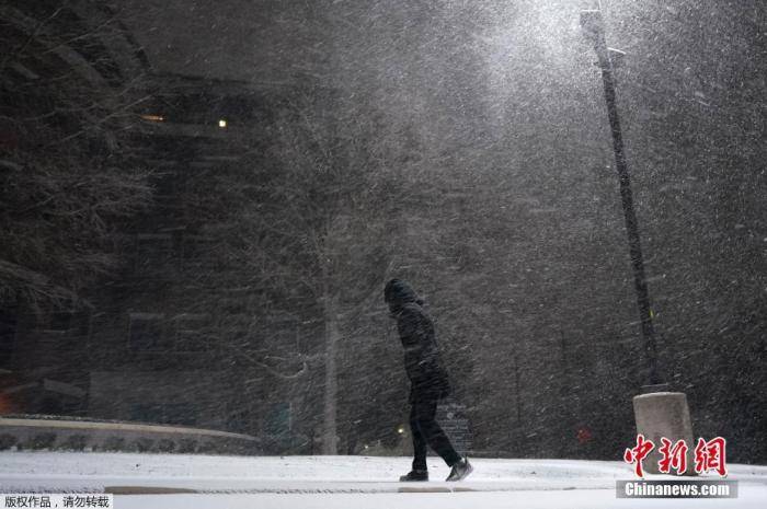 冻僵了三英尺！严寒天气在美国造成31人死亡，数百万人没有电
