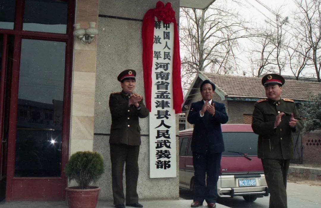 邢帅参加)↓2005年全国人大副委员长韩启德视察孟津↓2009年平乐牡丹