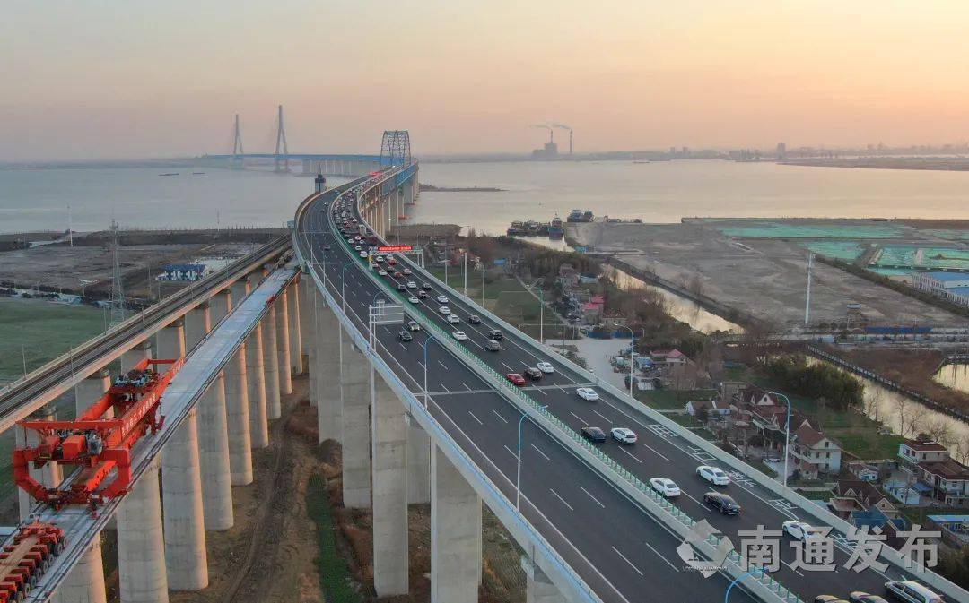 原创大片丨首个春节返程大考下的沪苏通大桥