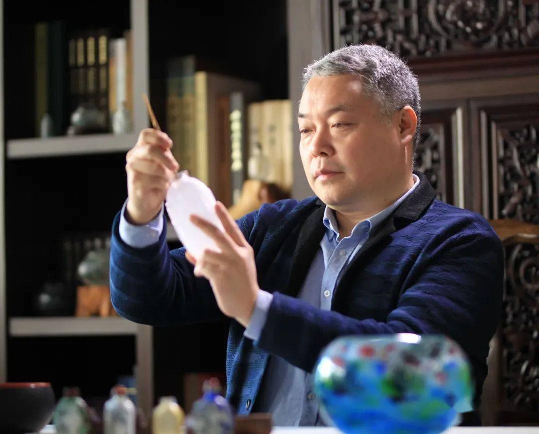 走近"中国琉璃内画张"_张广忠