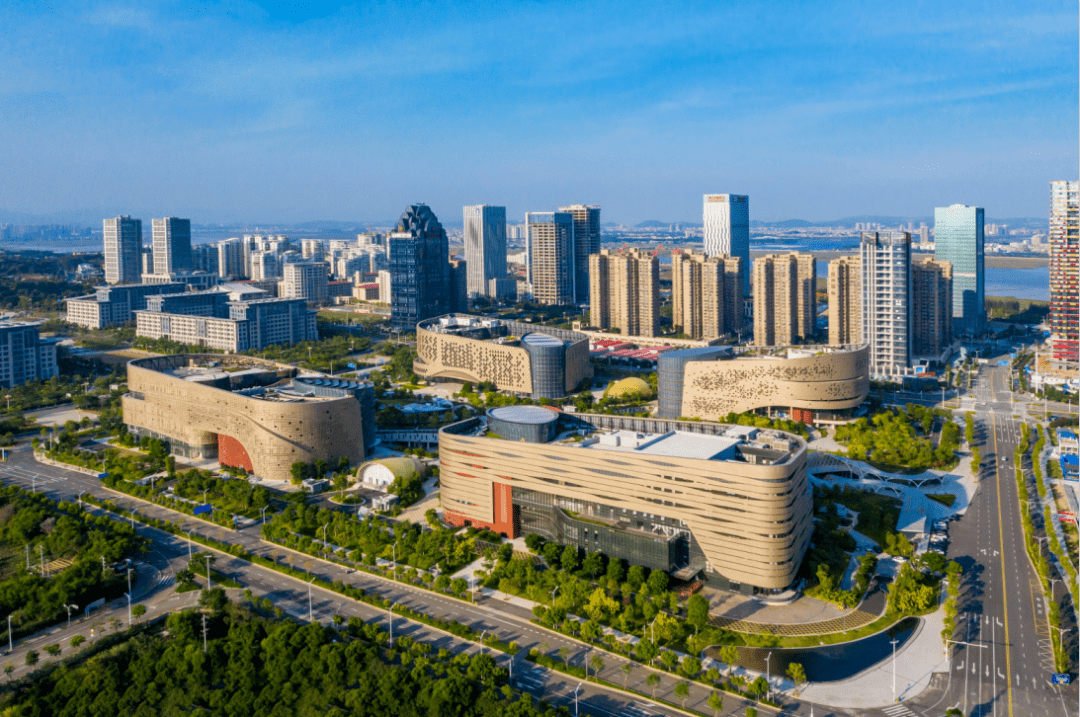 四朵金花实景图/卢华冰摄健康对于一个家庭的幸福尤其重要,如果居住区