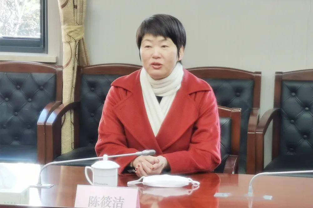 第一线送祝福鼓干劲开工首日副区长陈筱洁走访区教育局