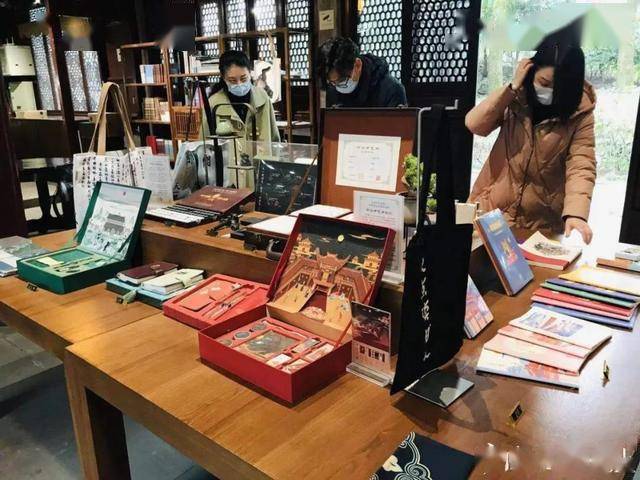 春节期间,浙江宁波的天一阁博物院与kinbor联名推出了一款手帐本礼盒