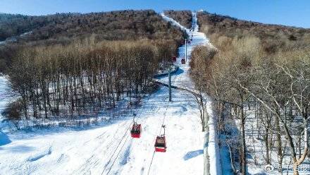 雪质松软温度适宜，二三月亚布力滑雪正当时