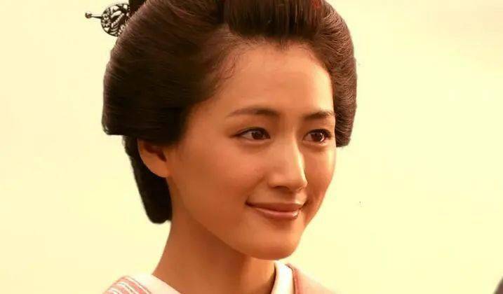 日本的"天然"女神,集性感和可爱于一身,老少通吃_绫濑遥