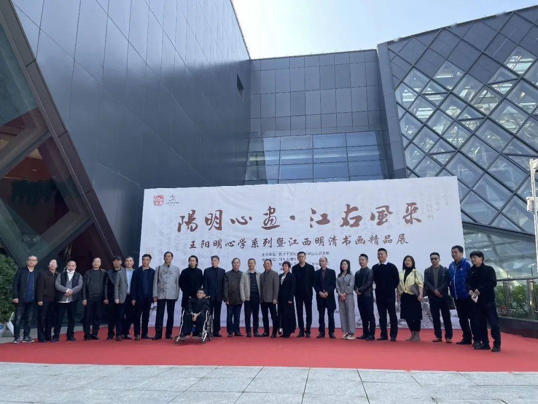 向赣州市博物馆捐赠王阳明书画卷轴赣州市博物馆副馆长谢显纹为捐赠者