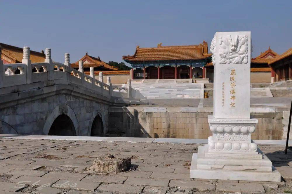 8慕东陵位于慕陵东北1公里,原为慕陵妃园寝,即孝静成皇后,慕东陵建有