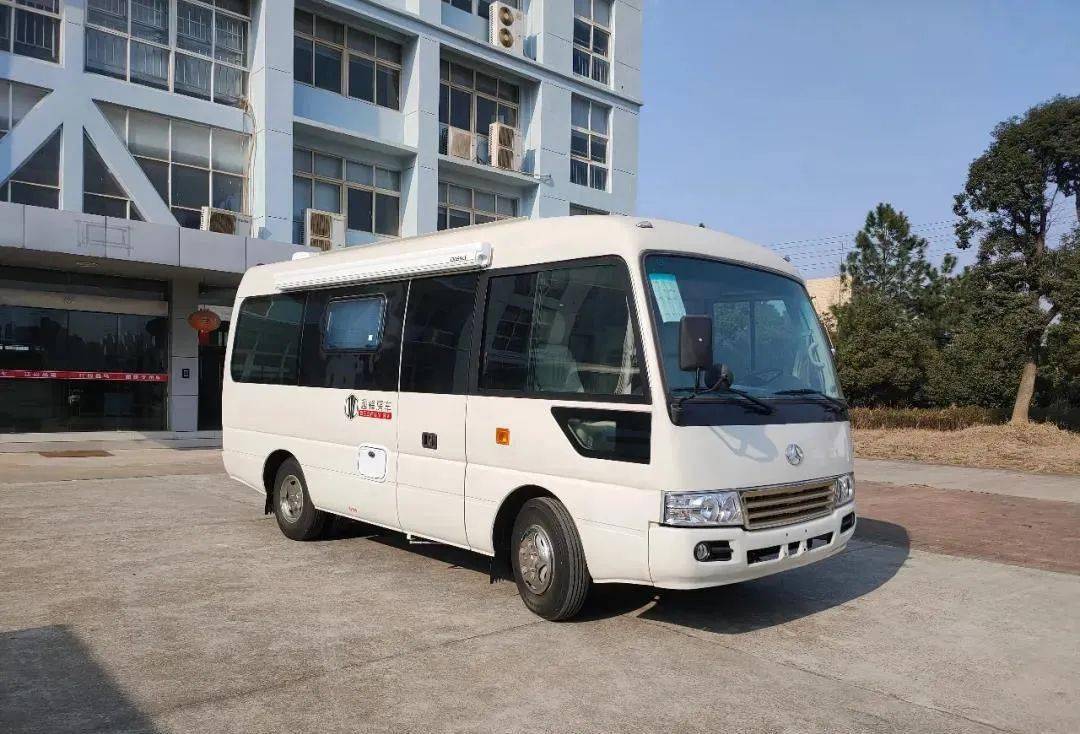 优秀电路超大空间实用至上的趣蜂罗莎房车家庭版了解一下