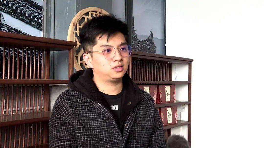 石屏县小甜豆食品开发有限公司负责人何啸天说,为企业