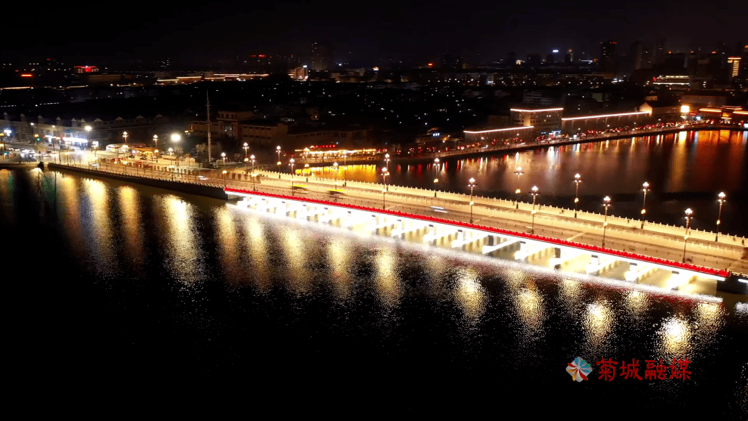 迎宾桥（视频截图）置身灯海， 仿佛自己也被点亮，