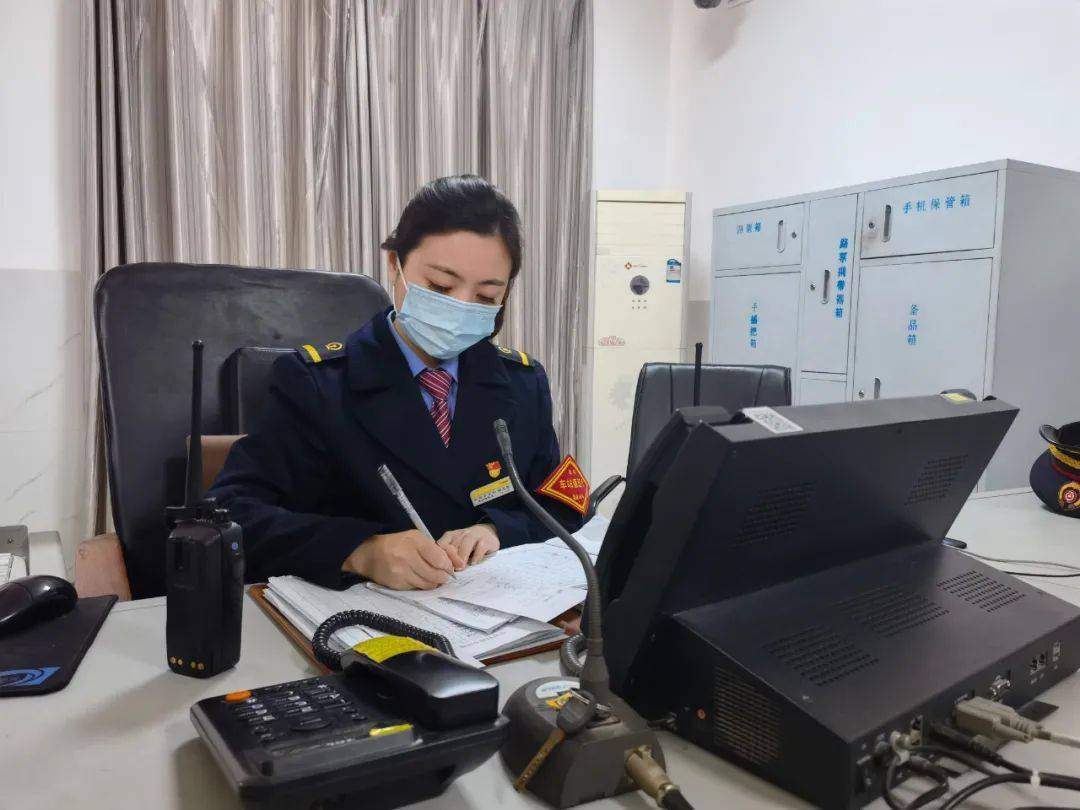 铁路行车重地向来是男同志的"天下,车站值班员,信号员岗位几乎被男