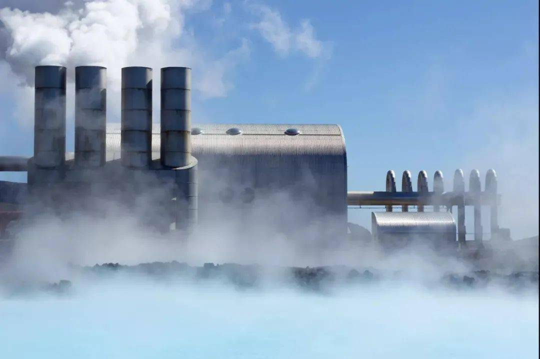 冰岛斯瓦特森吉地热发电厂图自:danielsnaer / getty images冰岛地热