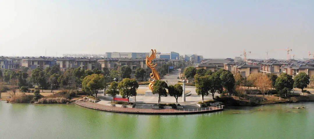 创新赋能  开启凤凰镇现代化建设新篇章