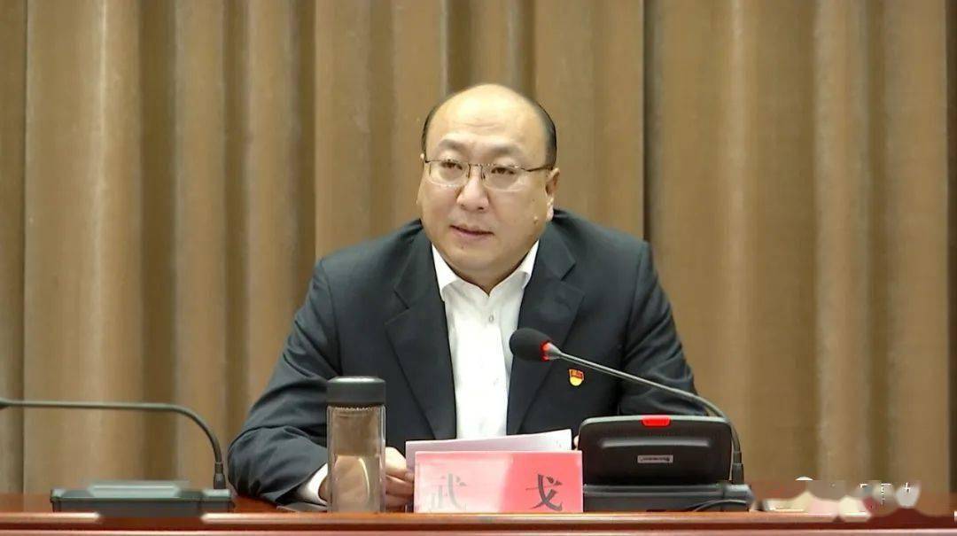 武戈在主持会议时要求全县上下要切实提高思想认识,坚持以人为本,依法