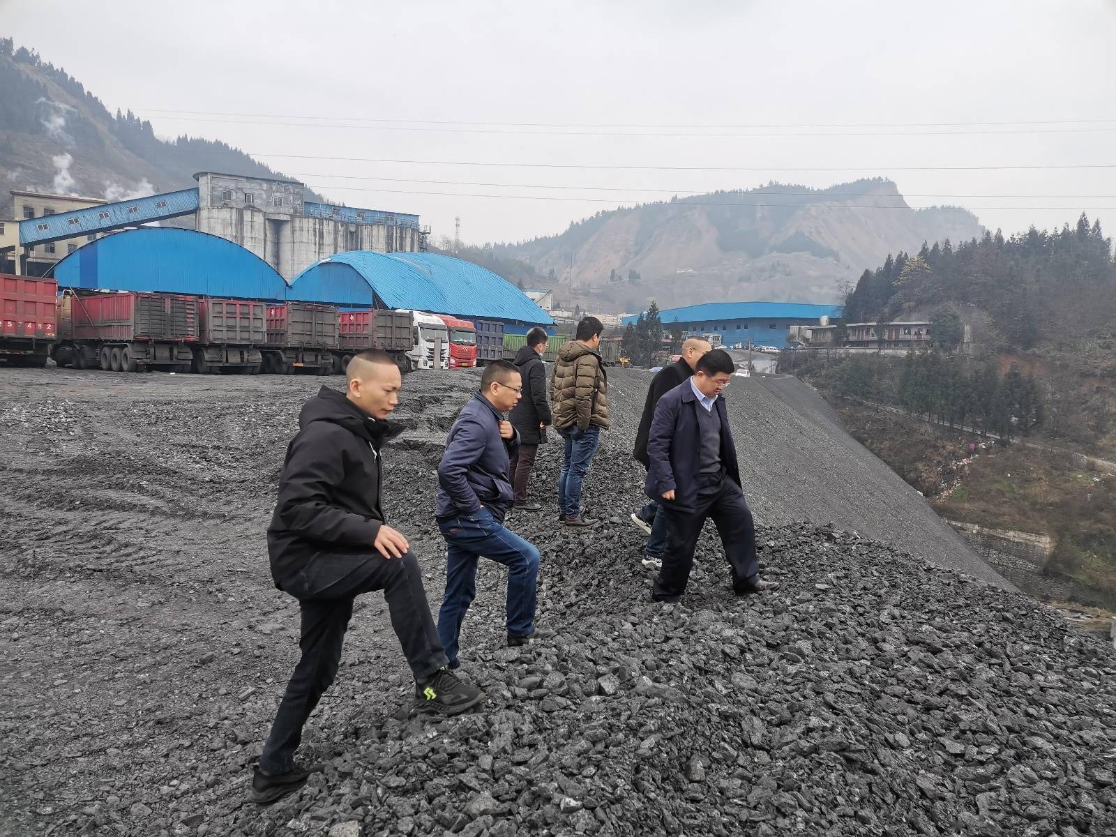 吴学刚到水城区开展节后复工复产地质灾害安全生产保障农民工工资检查
