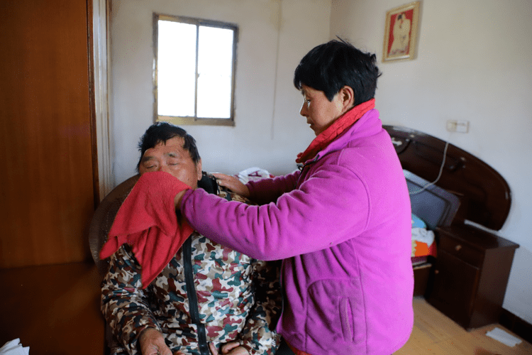 高邮这位"好妻子"照料重病丈夫创奇迹._王友琴