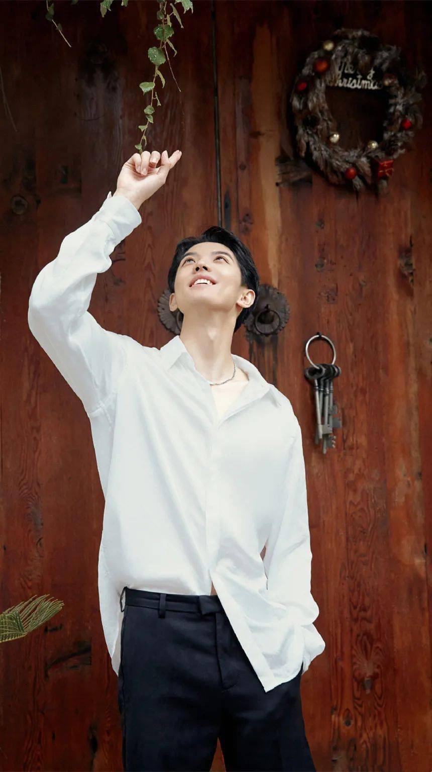 手机壁纸周峻纬