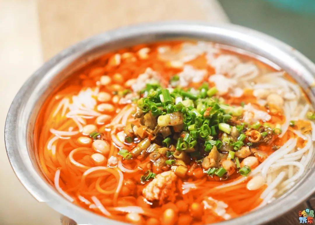 米粉第一次吃了两三口 0c401afaaff44f98aae8b65c7140b83c.jpeg