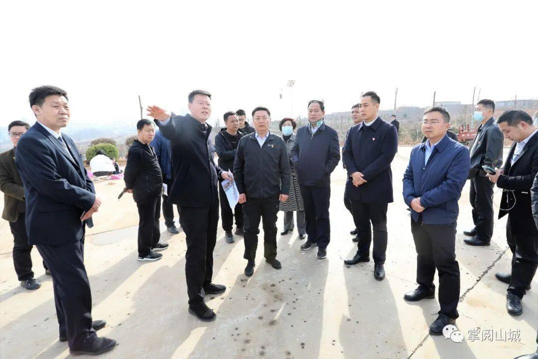 2月22日下午,区委书记胡红军,代区长关越带领区直相关单位负责同志,就