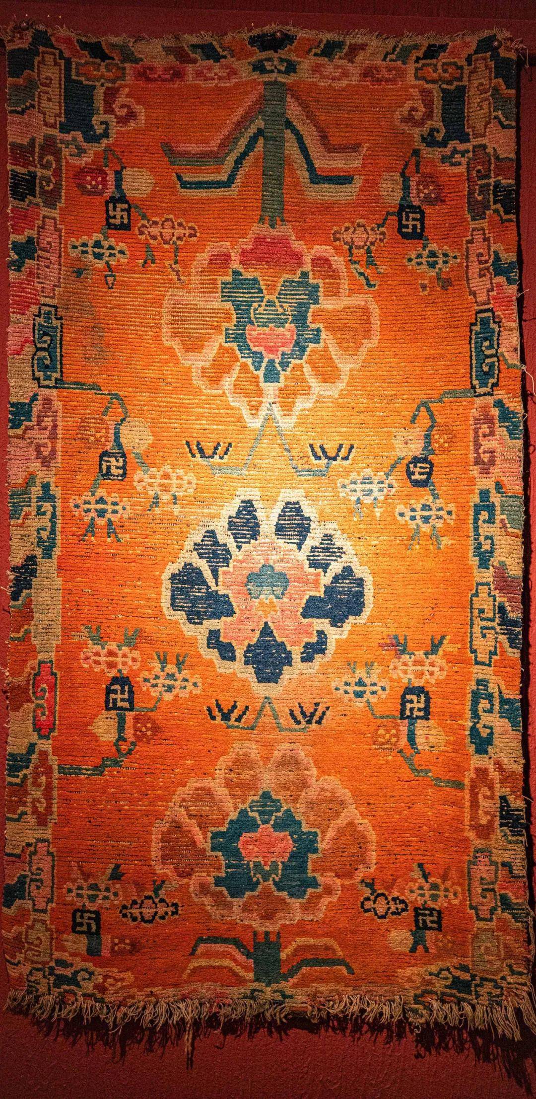 在拉萨的朋友们有眼福了!沐浴在藏毯中,一起来感受千年西藏文化