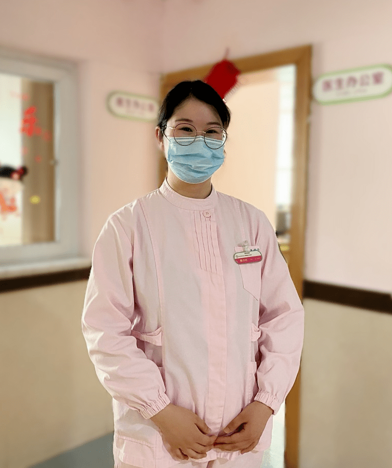 路遇老人摔倒扶不扶这位95后美小护用行动给出答案