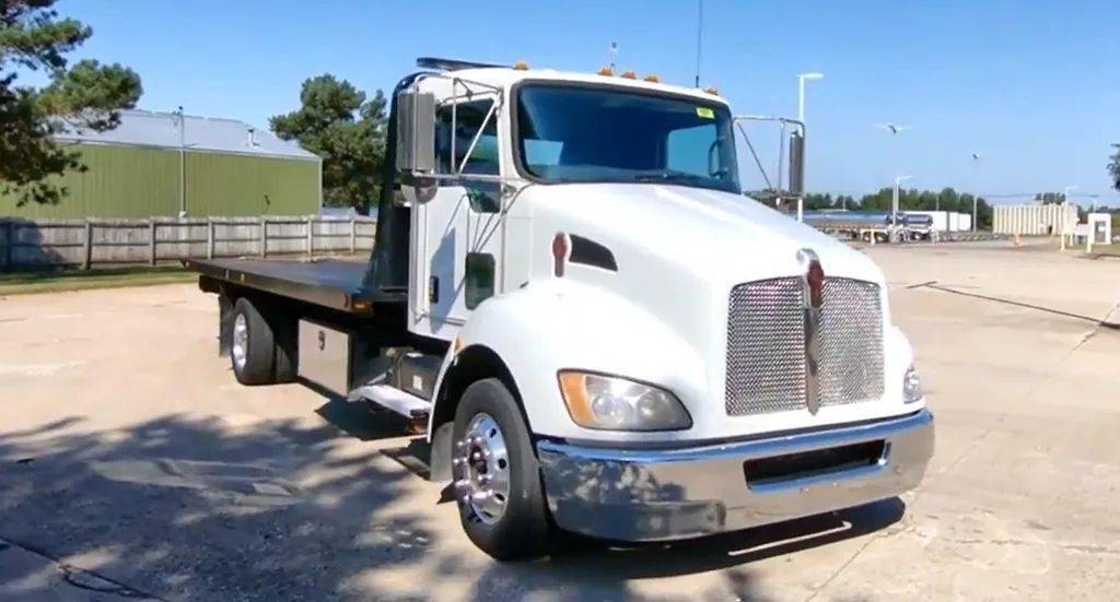 肯沃斯t170中型道路救援卡车搭载帕卡px6的短鼻子